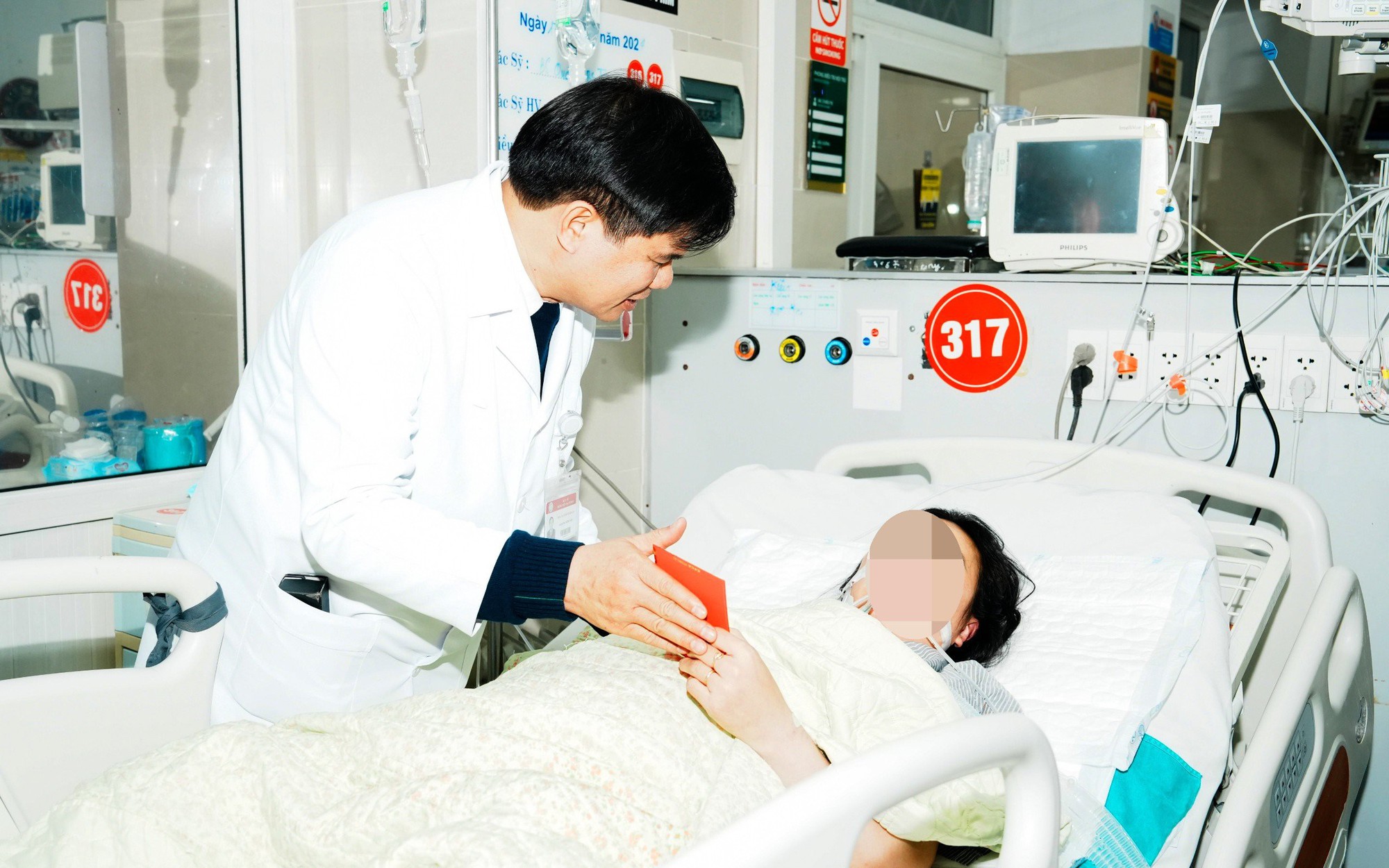 Theo quyết định quy định tiêu chuẩn, quy trình bổ nhiệm, miễn nhiệm trong các đơn vị sự nghiệp công lập của Bộ Y tế, để được bổ nhiệm là giám đốc bệnh viện và tương đương, phó giám đốc, trưởng phó, khoa phòng... cần có các tiêu chí cụ thể. (ảnh minh hoạ)